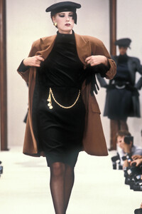 ChristianDior1985HauteCouture35.thumb.jpg.78268c3252de2664cc4f2ec5144522c8.jpg