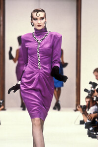 ChristianDior1985HauteCouture43.thumb.jpg.710dfb2fd3487cb79d6eecd48408f7c8.jpg