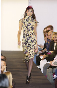 Diane-von-Furstenberg-Fall-2003-gfhk137-MW4-Kx.jpg