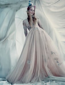 DiorMagaizne192017summer-5.thumb.jpg.8b0e45d00a3acceeb757198eb373e2ae.jpg