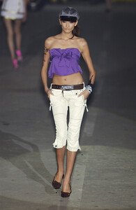 Dsquared2-Spring-2004-hs7h36-JSBL8x.jpg