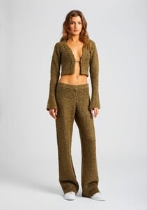 Ecommerce_Crop-23-09-28_BoraCardigan_ReedCardigan_SunniPant_Fort_Greene_1061_ECOMM.jpg