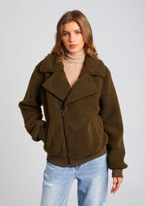 Ecommerce_Crop-23-09-28_CalebJacket_Fort_Greene_2175_ECOMM.jpg