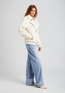 Ecommerce_Crop-23-09-28_CalebJacket_Ivory_2145_ECOMM.jpg