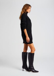 Ecommerce_Crop-23-09-28_FlorenceSweater_1346_ECOMM_24ea3374-8690-4f7d-b4d5-f778762c8de0.jpg