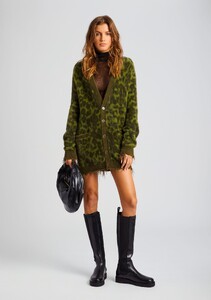 Ecommerce_Crop-23-09-28_KashSweater_Fort_Greene_Leopard_629_ECOMM_6a07936a-8d9f-48fa-8686-5acdc7cd33ed.jpg