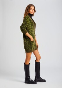 Ecommerce_Crop-23-09-28_KashSweater_Fort_Greene_Leopard_690_ECOMM_7f447ee3-d650-4bd5-bb37-1c9acaacdc4b.jpg