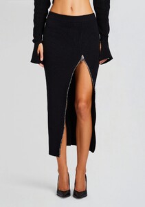 Ecommerce_Crop-23-10-18_NEUMISWEATER_NICOLETTESKIRT_BLACK__1889_ECOMM.jpg