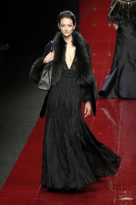 Elie-Saab-Fall-2006-tb-JPa-UHAl3-Ex.jpg