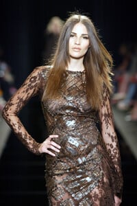 ElieSaab2002HauteCouture2.thumb.jpg.031999e1226337e9342b387fd7404659.jpg