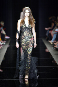 ElieSaab2002HauteCouture61.thumb.jpg.7f5d563e6504c795a65f7d3f4bf8377c.jpg