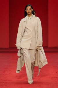 FerragamoS23001.thumb.jpg.a4d1ee37be5647f155599c797bd97c47.jpg