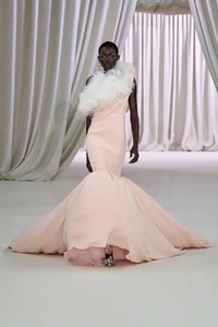 Giambattista-Valli-Haute-Couture-Spring-Summer-2023-29.thumb.webp.97e43f5b82547c736fb8c2e9a6398a4f.webp