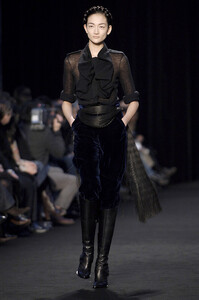 Givenchy-Fall-2006-ZPt-GMLOZws-x.jpg