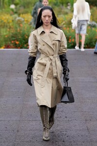 GivenchyS23033.thumb.jpg.865038126e0a1e77d087cdbd06bf9e85.jpg