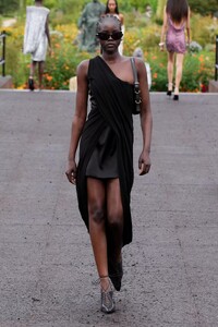 GivenchyS23050.thumb.jpg.b6551a0ae24d06170a1bff39ef1d5c41.jpg