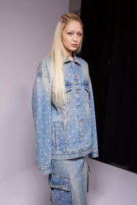 GivenchyfshS23122.thumb.jpg.fbb6ca023956afeef79d888b4c624779.jpg