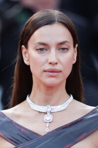 Irina_Shayk(6981).thumb.jpg.a5e10ca6991bc76ab349d946cf472807.jpg