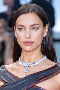 Irina_Shayk(6982).thumb.jpg.8d395c22f80116138014a8075980a007.jpg