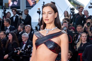 Irina_Shayk(7000).thumb.jpg.2a36983b8ebc49dbbb5953cf1a19244f.jpg