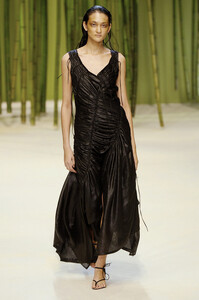 Issey-Miyake-Spring-2006-xd-Fw2sw--Uo2sx.jpg