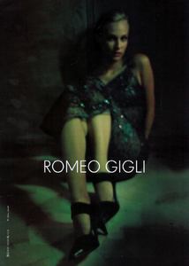 Jarrett_Romeo_Gigli_Fall_Winter_1998_99_02.thumb.png.e280f6a57d06c6766c4f71ce11013a25.png