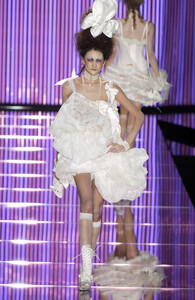 John-Galliano-Spring-2004-Yov-Ioo-RGDAx.jpg