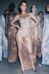 Kim-Kardashian-Swarovski-SKIMS-2023-Campaign09.jpg