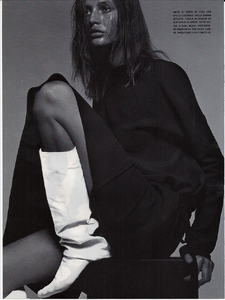 Klein_Vogue_Italia_October_1998_05.thumb.png.dee6a5daa7c8c4be18f7e82dbbb56990.png