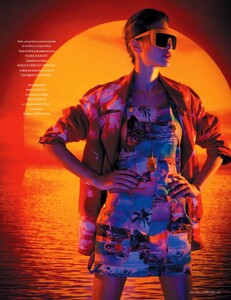 LOfficielFrance965(May2012)-K-Hawa-014.thumb.jpg.1da8b8f268f97147ef1835d7c5dc0012.jpg