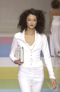 Laura-Biagiotti-Spring-2004-f1-Nk-Hl1-Y7-Lax.jpg