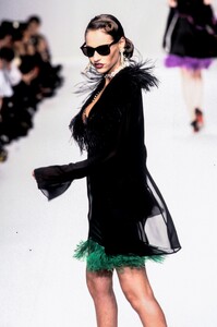 LolitaLempicka1995WomenRTW14.thumb.jpg.20fd34c96b07edad660b6123357e2cba.jpg