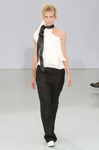 Moon-Young-Hee-Spring-2012-4o-Xu-DBdyssmx.thumb.jpg.f81afaacdc6ac926d1b2ae007a71acfc.jpg