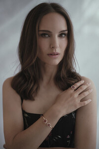 Natalie-Portman-in-Chopard-©Virgile-Guinard-5-680x1020.jpg