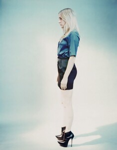 SS_26_FASHION_34.thumb.jpg.a5978c03db4350e0343a696882dfb01a.jpg