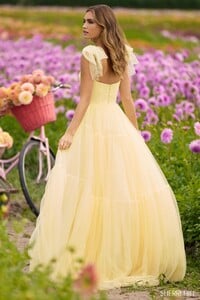 Sherri-Hill-56126-yellow-53704.thumb.jpg.5f752b5742dec17781b3d6362bef6c02.jpg