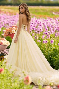 Sherri-Hill-56270-yellow-53811.thumb.jpg.c3ef9a5a928f764d4587dce4ae967b18.jpg