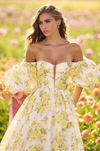 Sherri-Hill-56379-yellow-rose-53894.thumb.jpg.5def0821001dbee9f27f2e6b0762bdd6.jpg