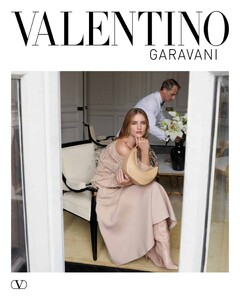 VALENTINO_PRESS24_1080x1350-PR_-scaled.thumb.jpeg.cef447124f77753e6cfcd6c4a637ad83.jpeg