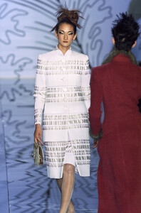 Valentino-Fall-2001-NDon76-Y-Npmx.jpg