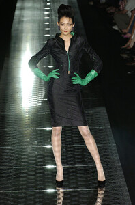 Valentino-Fall-2004-Mx-Yn-Dvv-Js-Nxx.jpg