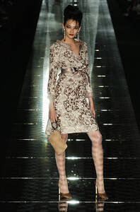 Valentino-Fall-2004-w-Ur-Ek9d-I0-M8x.jpg