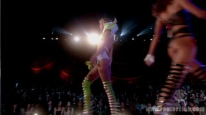 Victoria's Secret Fashion Show 2003.mpg_000090690.jpg