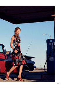 Vogue-USA-February-2014-235.thumb.png.601bc5273ff9ee27fa681188aecf4f65.png