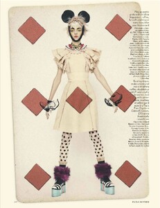 Vogue_UK_2012-04(dragged)47.thumb.jpg.23fa4ba663454d82e8824e28348dacb7.jpg