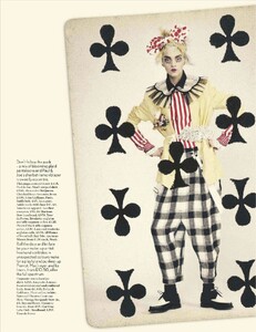 Vogue_UK_2012-04(dragged)49.thumb.jpg.1041e8e1e2b1fcc4bad80cdb90f2315b.jpg