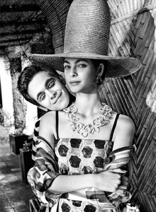 Vogue_USA_-_June_2018-123.thumb.png.5f2a4a267e9b0124b19d8a3ebef084ed.png