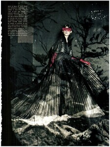 Vogue_Unique_Marzo_2012(dragged)10.thumb.jpg.7ed8faf39678b401ae77bb4e9f69c8b4.jpg