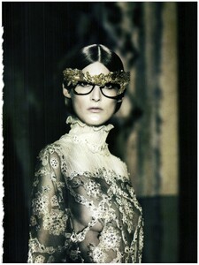 Vogue_Unique_Marzo_2012(dragged)12.thumb.jpg.6c504b1b567b16187b77c3a2b7bdd1fa.jpg
