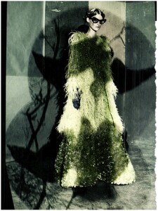 Vogue_Unique_Marzo_2012(dragged)13.thumb.jpg.1bd470f7348736c10132a54da539d4fd.jpg